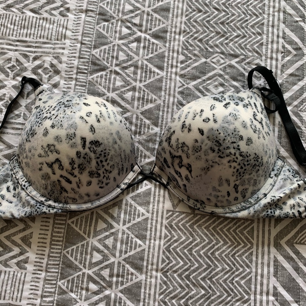 Victoria’s Secret bombshell bra